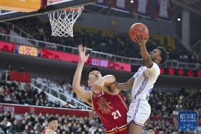 关于国际比赛日山东男篮备战NBA常规赛，更衣室发声细节曝光，球迷炸锅，身体对抗强度拉满的信息爱游戏体育